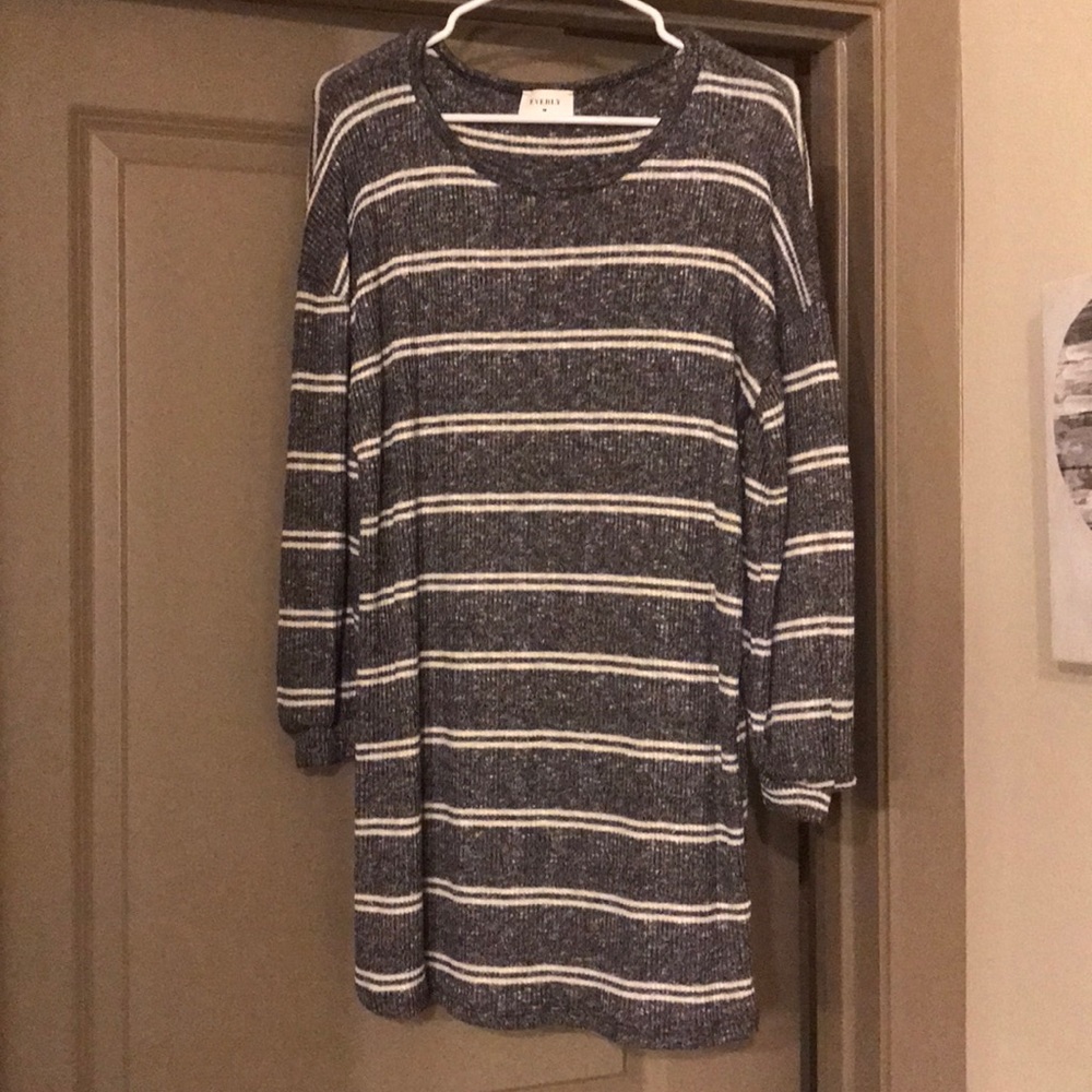 Black and cream bubble sleeve tunic